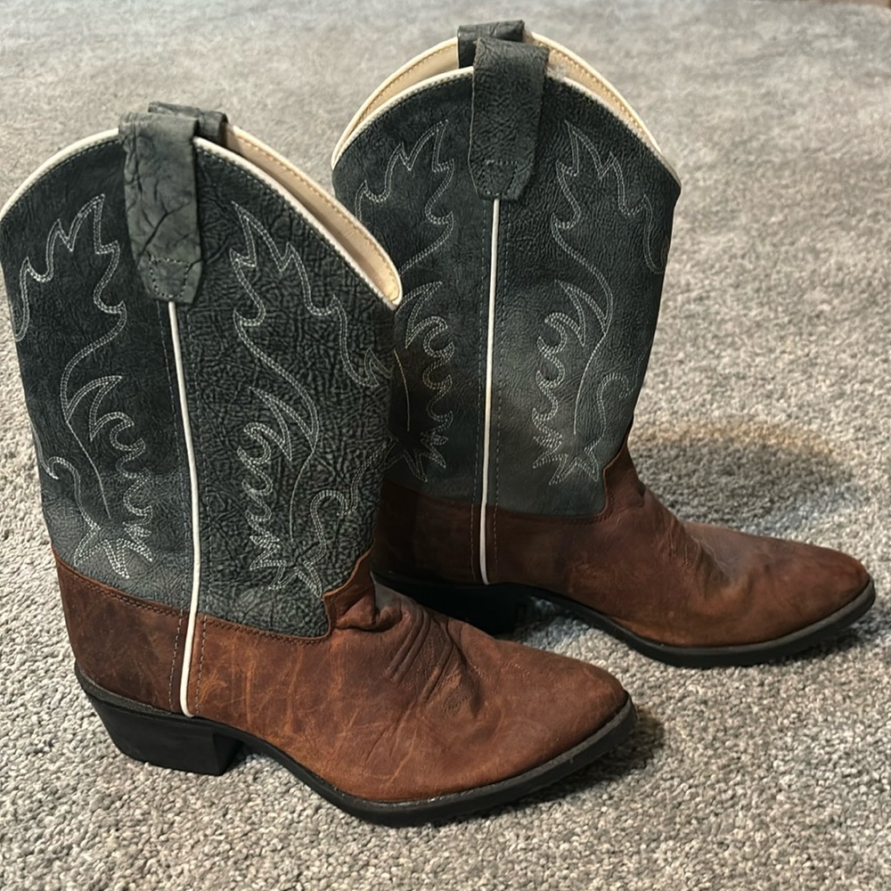 Leather, two tone Ladies cowboy boots!